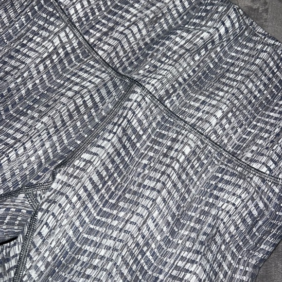 Lululemon Wunder Under Leggings - Picture 3 of 4